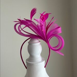 Women’s pink fuchsia fascinator